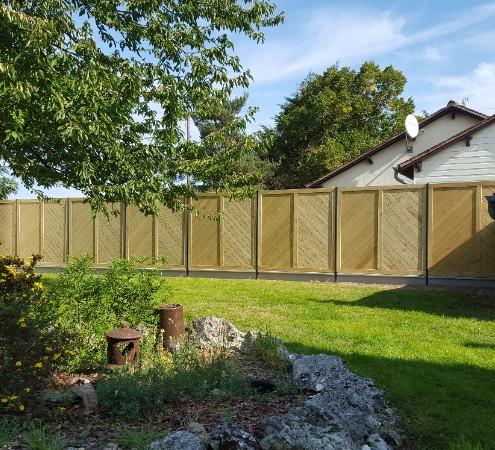 Installation d'une Clôture Bois à la Neuville Chant d'Oisel dans le 76 par  Dolleans