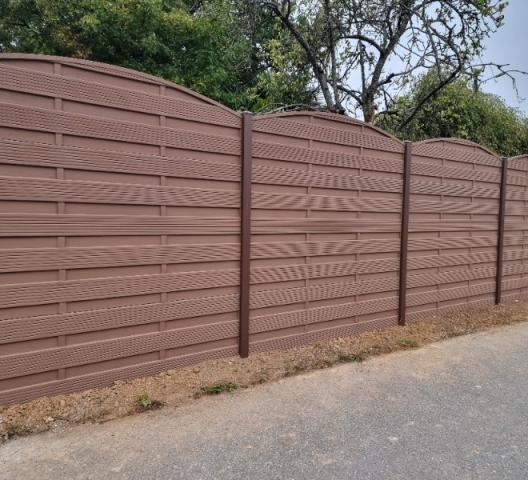 Clôture Béton imitation Bois installée par Dolleans Service dans le 76 Clôture Béton imitation Bois installée par Dolleans Service dans le 76