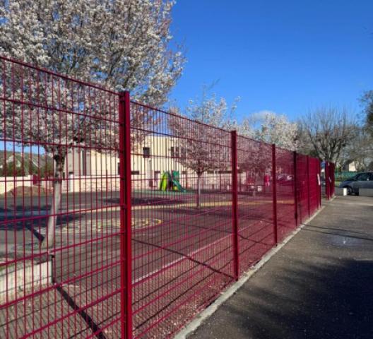 DOLLEANS SERVICE réalise la pose de panneaux à l’école Louise-Michel, Gaillon 27 