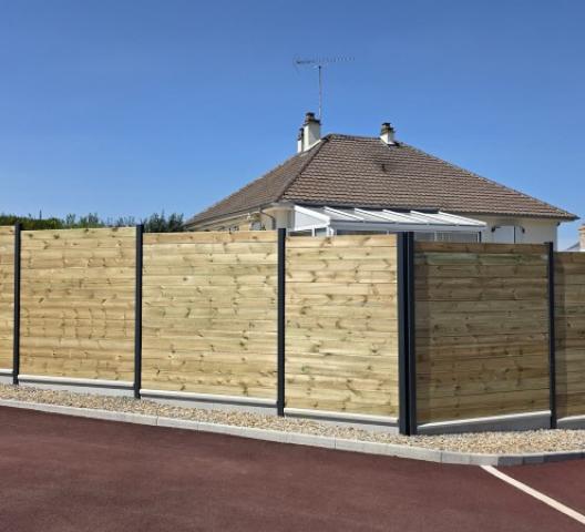 Clôture bois en pin traité avec soubassement béton à Saint-Marcel (27)