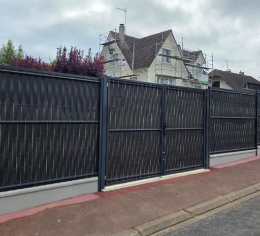 Pose d’une clôture rigide occultante à Pacy-sur-Eure (27)
