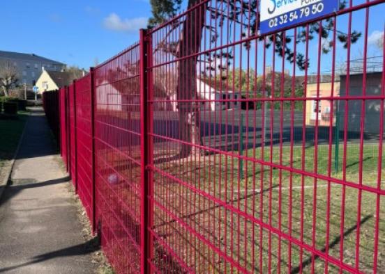 DOLLEANS SERVICE réalise la pose de panneaux à l’école Louise-Michel, Gaillon 27 